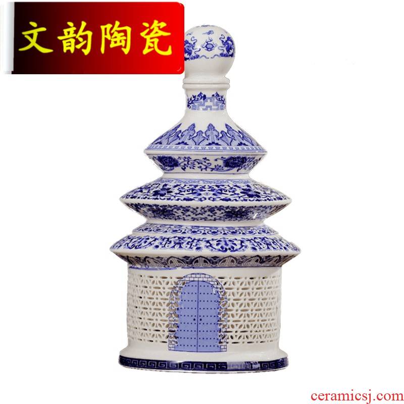 An empty bottle 5 jins of jingdezhen ceramics creative arts sealed jars of household liquor pot of 5 jins of hollow out of the temple of heaven in C