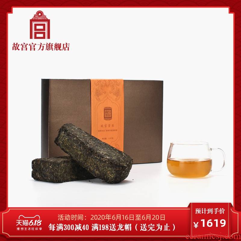The palace tribute tea one hundred wooden warehouse BingShen hand built brick tea tea eight palace official birthday gift to The Forbidden City