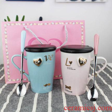 Creative ceramic water cups with cover glass couples run to send a cups of gift box suit to Mary a birthday present