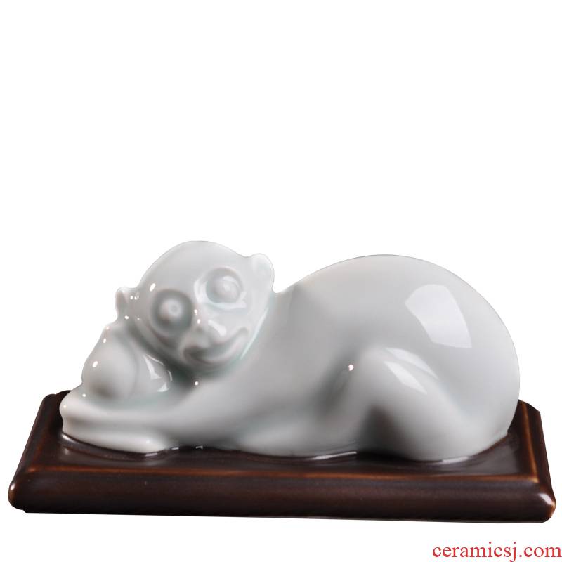 Porcelain, Chinese zodiac ceramic small furnishing articles desktop golden monkey monkey life of high temperature and the azure glaze Porcelain carving handicraft pocket edition