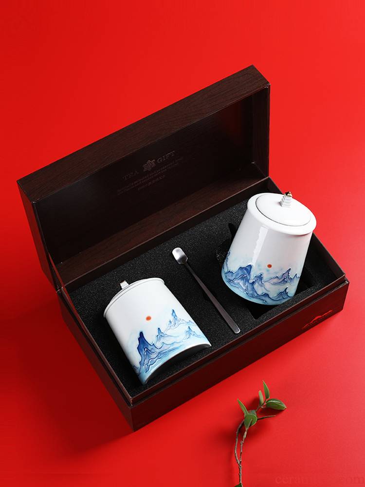 A new tea packaging gift box aneroid common black tea, green tea in the tea pot of hand - made of ceramic seal pot double tank