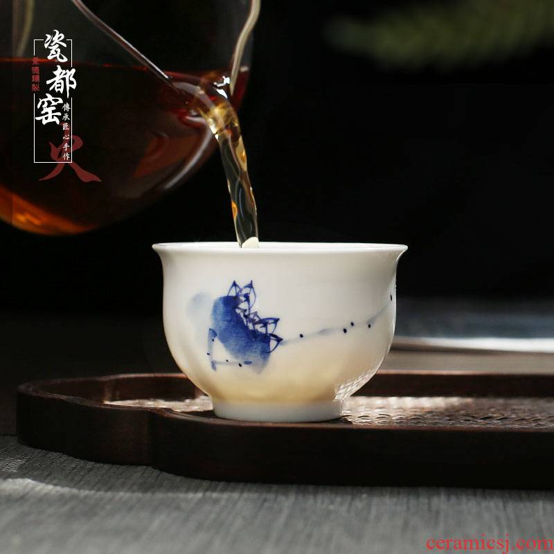 Jingdezhen up the fire which hand - made kung fu tea cups large blue and white porcelain sample tea cup home master cup single CPU