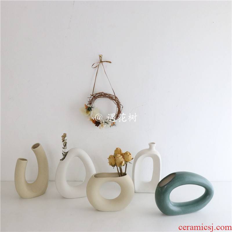 Ins minimalist Scandinavian creative ceramic vases, candlestick household act the role ofing is tasted furnishing articles wind flower pot home coffee shop display