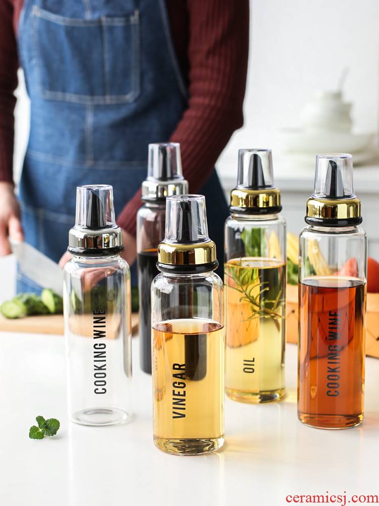 Sichuan and edible oil bottle in a glass of household kitchen capped vinegar sauce pot small bottles of perfume oil bottle oil can