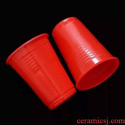 Wedding Wedding reception banquet tableware decorate the contracts of the disposable only 50 red plastic cups