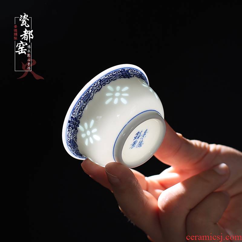 Jingdezhen up the fire which hand - made ceramic single sample tea cup tea light blue and white porcelain is small and exquisite kung fu tea cups