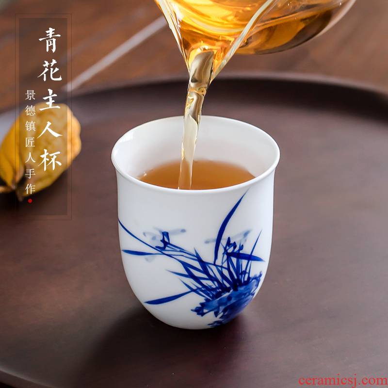 Kung fu tea cups jingdezhen blue and white porcelain is a large single hand - made ceramic sample tea cup tea pu - erh tea masters cup