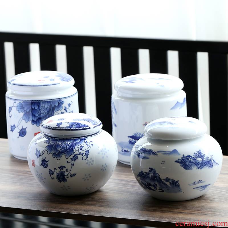 A large blue and white porcelain tea pot ceramic seal storage tank A kilo outfit half jins of porcelain pot moistureproof household pot