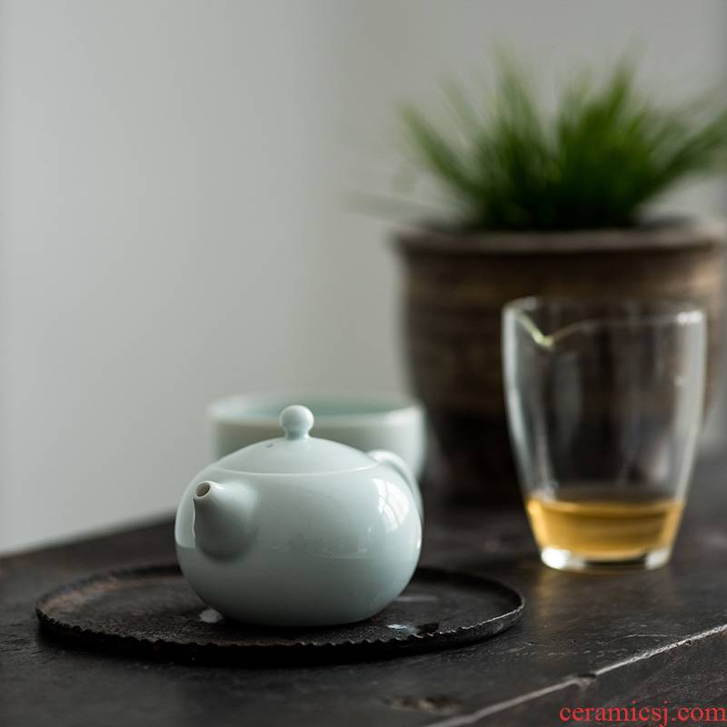 Sweet white glazed ceramic story ball hole, xi shi pot of filtering household white porcelain tea teapot tea by hand