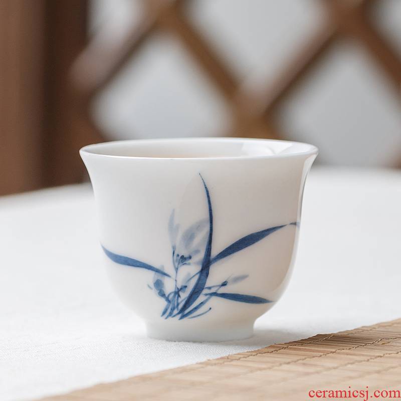White porcelain kung fu tea cups in the ceramic sample tea cup small hand - made orchid rural Chinese wind restoring ancient ways