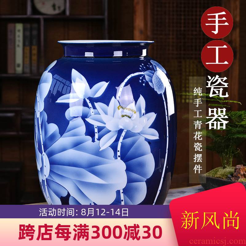 Hand draw large blue and white porcelain vase lotus Chinese style restoring ancient ways is the sitting room, office decoration furnishing articles of jingdezhen ceramic wide expressions using
