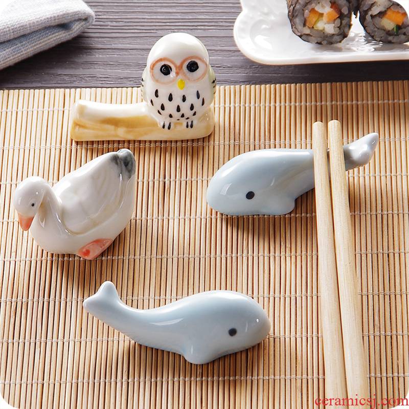 J together Japanese cartoon scene kitchen ceramic tableware chopsticks chopsticks frame bracket hold chopsticks pillow household chopsticks doesn a spoon