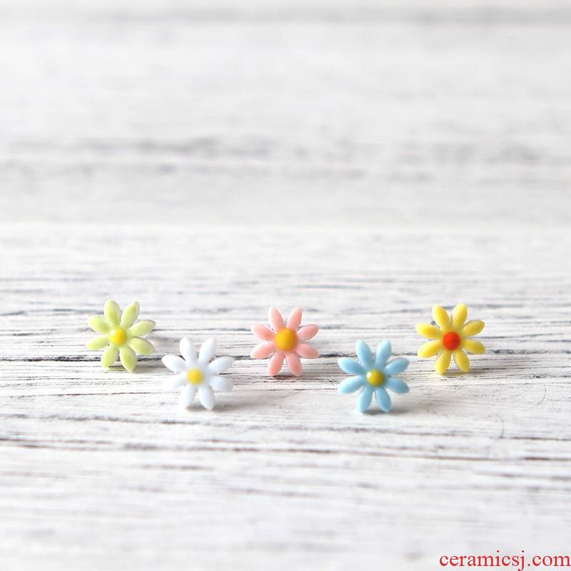 QingGe little Daisy ceramic fresh Daisy earrings, Japan and South Chesapeake version of female temperament earrings ideas lay in hand supply of goods
