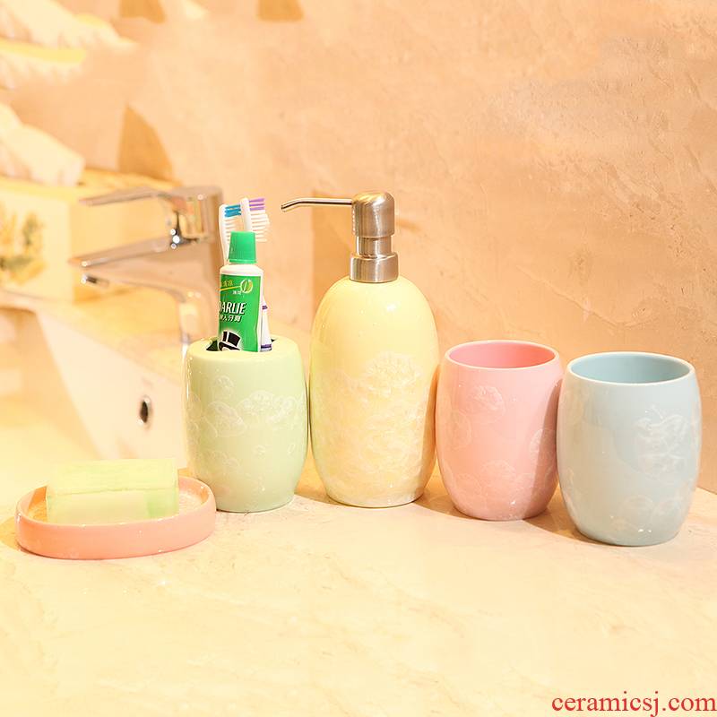 The Set ceramic sanitary ware has five bathroom toilet gargle cup toothbrush cup suite ice flower porcelain wash gargle suit