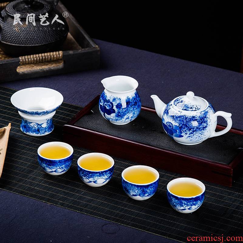 The Was a complete set of jingdezhen blue and white porcelain tea set fair kung fu tea cup teapot tea filter simple wooden gift set
