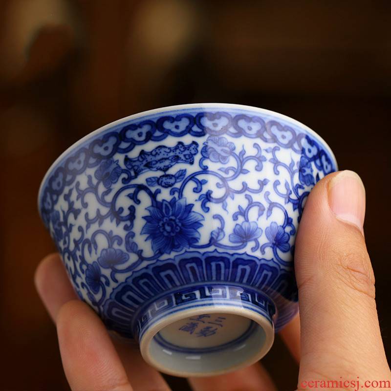 . Poly real boutique scene. The Blue and white porcelain cups master cup single CPU jingdezhen ceramic kung fu tea pu - erh tea sample tea cup