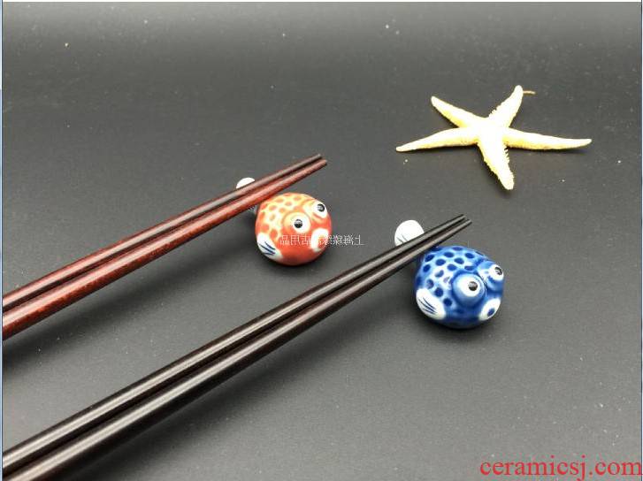 Web celebrity creative move chopsticks frame cartoon fugu ceramic chopsticks chopsticks chopsticks as Japanese chopsticks holder frame and wind