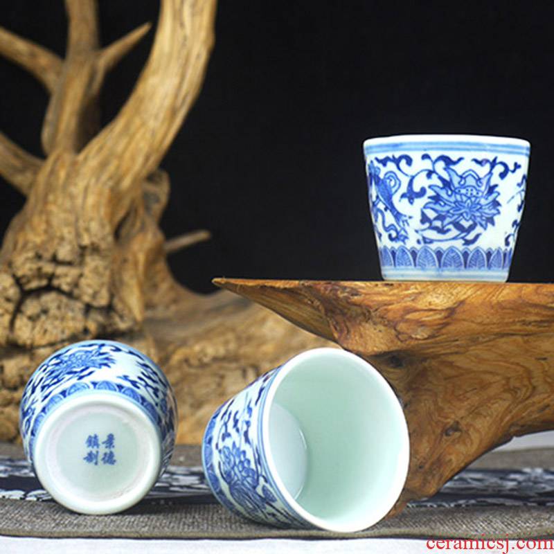 70 ml of jingdezhen blue and white antique glass ceramic cup. A small handleless wine cup kung fu tea cups with five mail