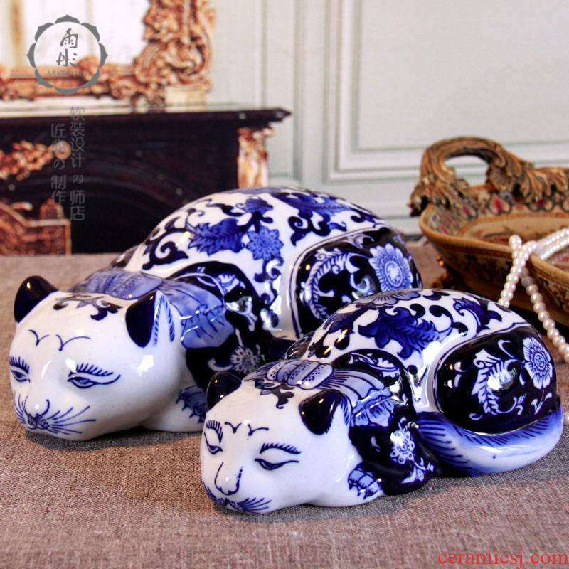 Jingdezhen blue and white porcelain, lovely languid is lazy cat cat cat ceramics handicraft furnishing articles home decoration interior decoration