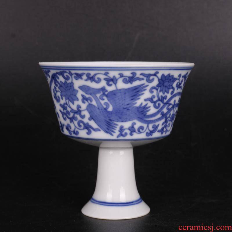 Wear in blue and white flower grain footed cup antique Chinese style household China antique curio collection process