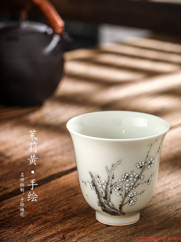 Jingdezhen tea cup masters cup pure manual sample tea cup, single glass ceramic antique hand - made name plum kung fu tea set