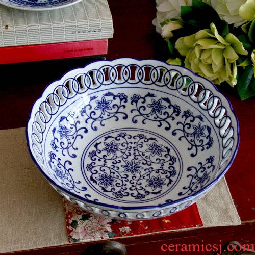 Blue and white hollow out fruit bowl dessert fruit bowl round home sitting room large creative decoration of jingdezhen ceramic furnishing articles