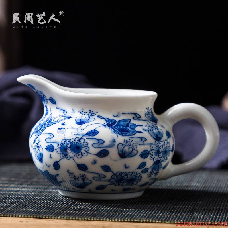 Jingdezhen ceramic hand - made flowers and a cup of blue and white disc love points pours tea tea ware kung fu tea accessories and glass