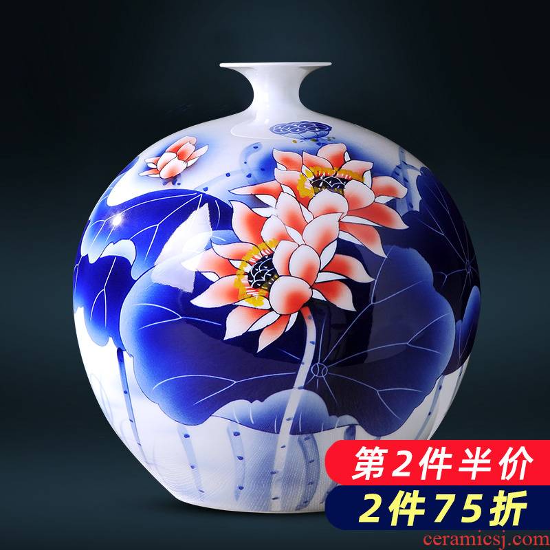 Hand the blue and white porcelain in jingdezhen porcelain ceramic vase is placed the new Chinese style household living room TV cabinet decoration
