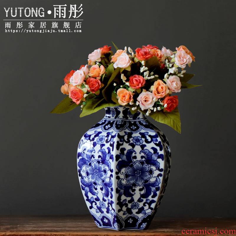 Jingdezhen blue and white porcelain vase furnishing articles sitting room TV ark, grain dry flower arranging flowers simulation flower flowers have small expressions using water