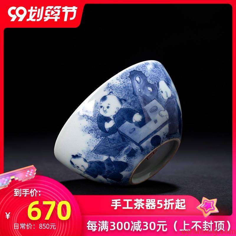 Holy big blue - and - white ceramics master kung fu tea cup hand - made maintain tong qu figure lying fa cup jingdezhen tea by hand