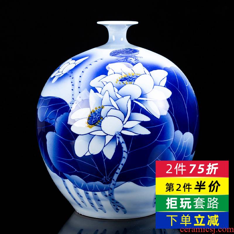 Hand - made white lotus flower vase of blue and white porcelain of jingdezhen ceramics living room TV cabinet decoration of Chinese style household furnishing articles