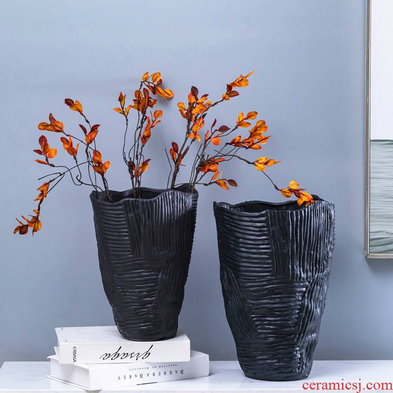 I and contracted ceramic vase Nordic creative minimalist black flower arranging flower art table dry flower decoration, the open living room