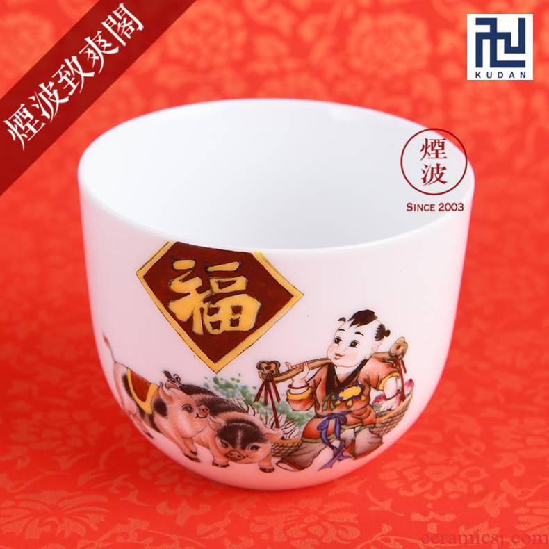 Those nine calcinations hand - made famille rose porcelain jingdezhen experienced painters fortune to meet the auspicious year of the pig chicken cylinder cup