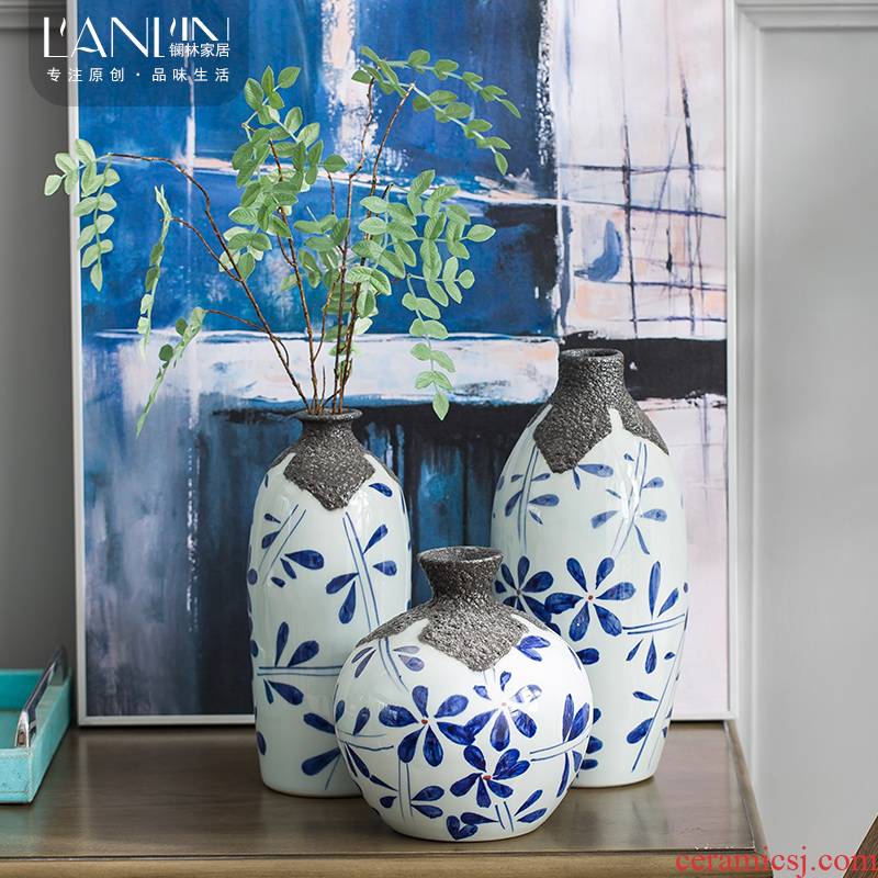 Jingdezhen vase furnishing articles home sitting room dry flower arranging flowers, flower implement contracted and I Chinese wind blue and white porcelain arts and crafts