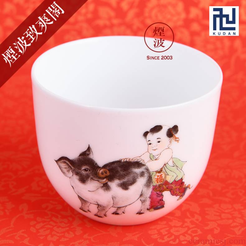 Those nine calcinations hand - made famille rose porcelain jingdezhen experienced painters lam, the first year of the pig chicken cylinder cup