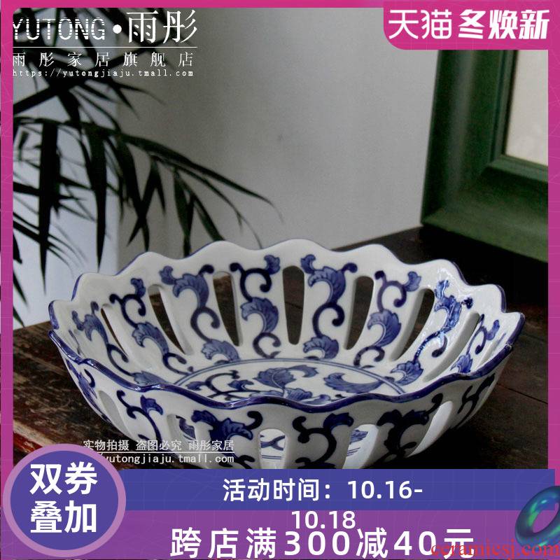 Jingdezhen ceramic hollow circular blue and white porcelain candy fruit bowl large living room home decoration home furnishing articles