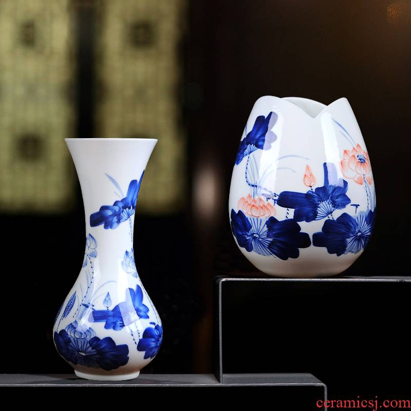 Jingdezhen ceramics hand - made hydroponic flower, the flower of blue and white porcelain bottle arranging flowers is placed Chinese style household act the role ofing is tasted in the living room