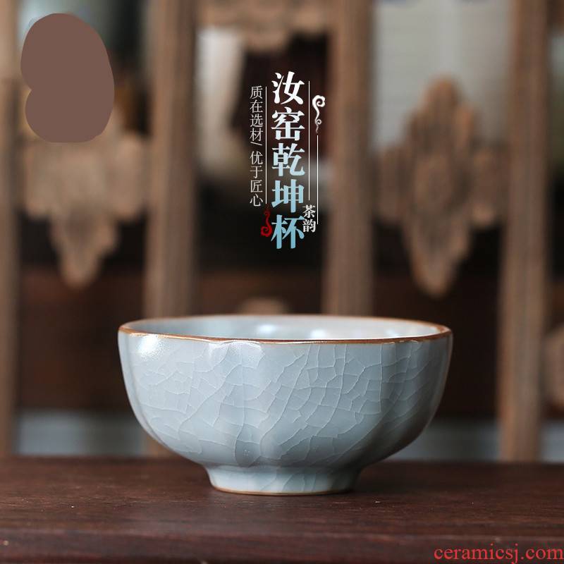 . Poly real boutique scene. Cup your up puer tea masters Cup sample tea Cup of jingdezhen ceramic kung fu tea Cup