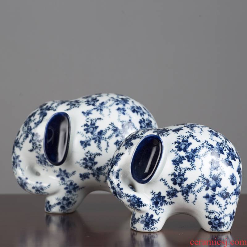 Jingdezhen ceramic elephant furnishing articles bridal chamber decorates a pair of blue and white porcelain like arts and crafts