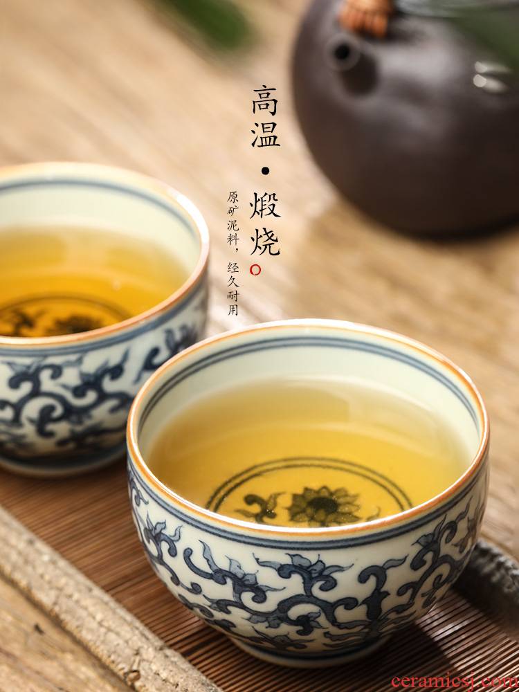 Blue and white hand wrapped branch lotus master cup single CPU jingdezhen ceramic cups single cup sample tea cup men 's checking kung fu