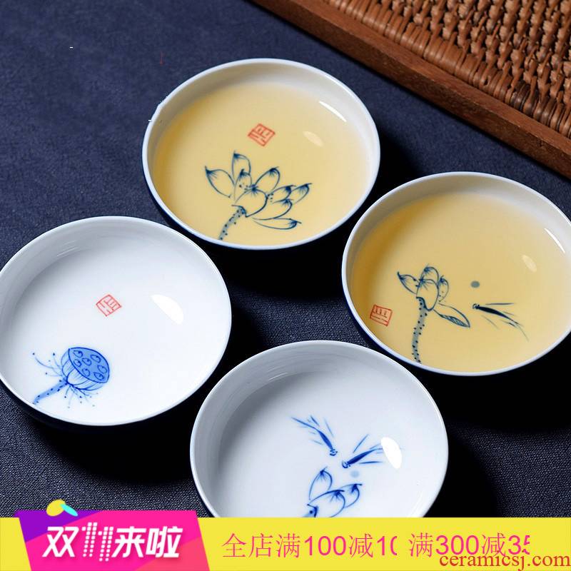 The Fish fun together scene of jingdezhen blue and white porcelain hand - made sample tea cup lotus ji blue glaze single CPU master cup kung fu tea cups