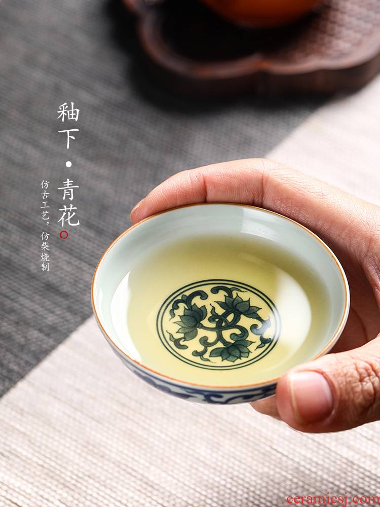 Blue and white master cup hand - made put lotus flower tea cup jingdezhen ceramic sample tea cup kunfu tea cup pure manual
