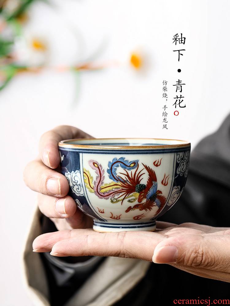 Blue and white master cup single cup pure manual jingdezhen ceramic cups sample tea cup hand - made longfeng kung fu tea set. A single