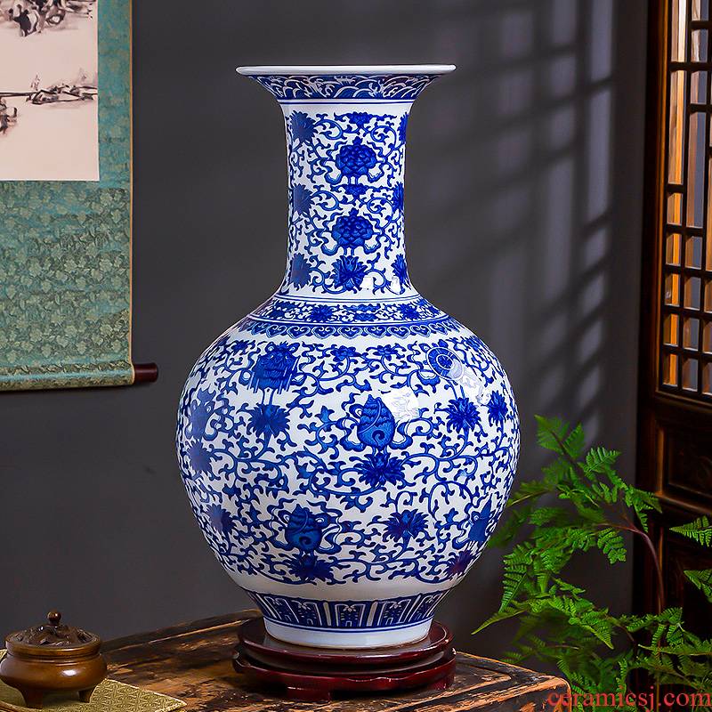Jingdezhen ceramics in blue and white porcelain vase, large domestic act the role ofing handicraft sitting room of Chinese style household furnishing articles gifts