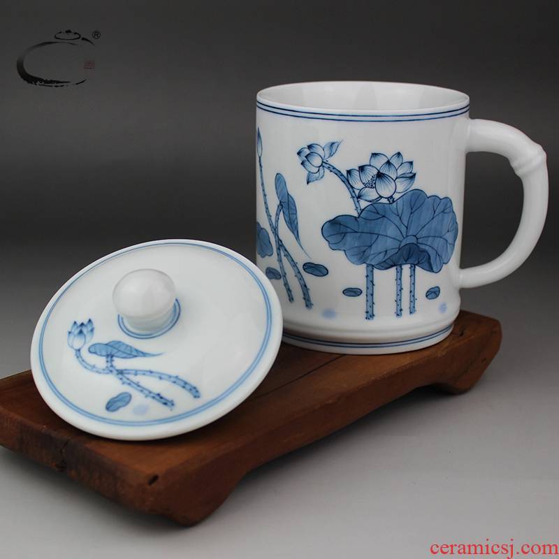 Blue and white lotus cup jingdezhen ceramic cup with cover and auspicious hand - made glass office make tea cup and meeting the boss