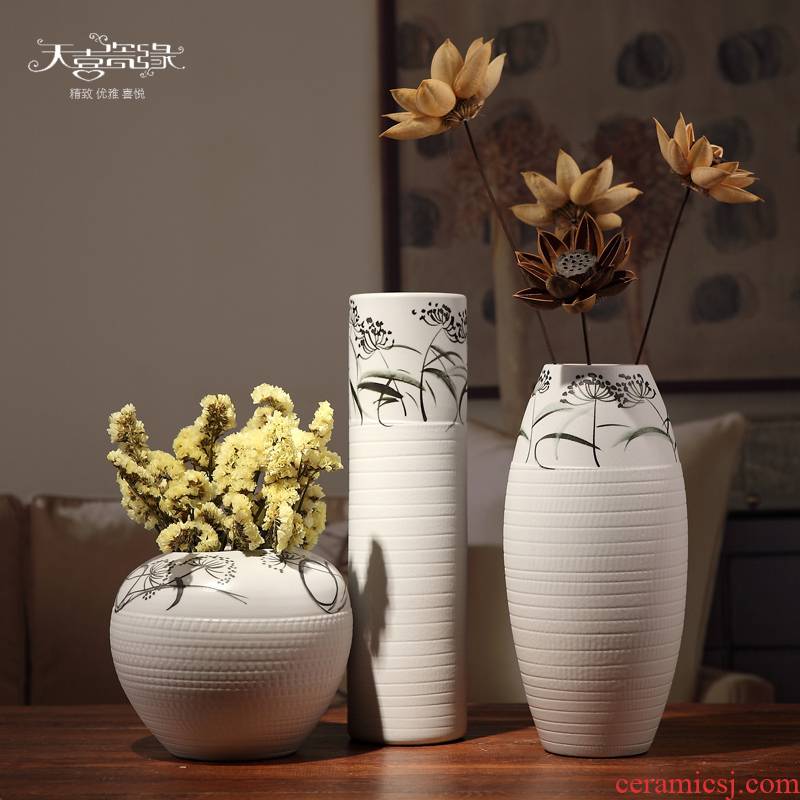 Creative white ceramic vase furnishing articles three - piece suit I and contracted style living room table decoration home decoration