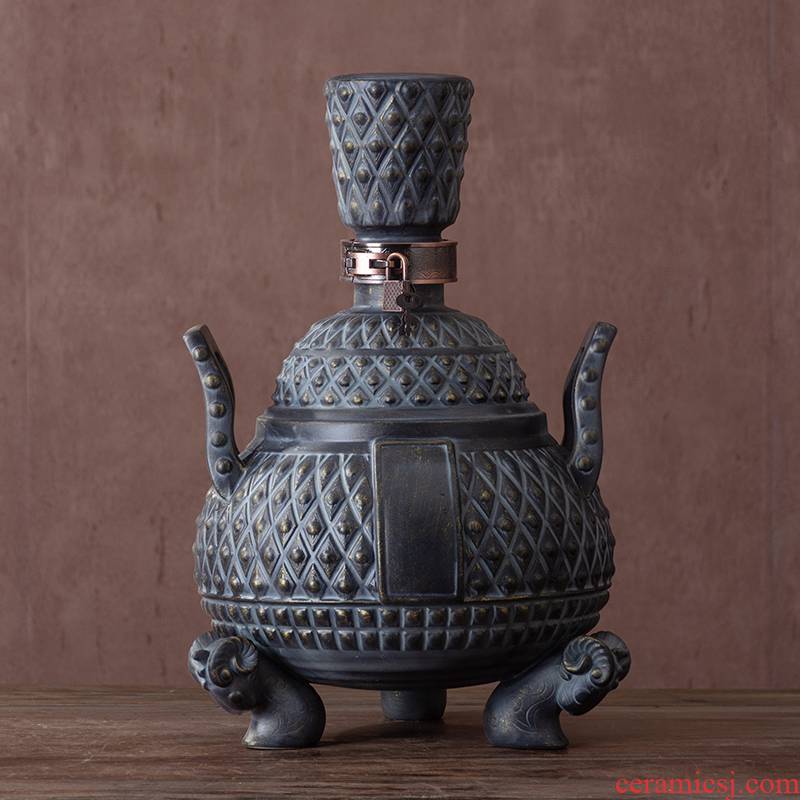 Jingdezhen ceramic wine bottle bottles 6 jins with hip wine antique bronze seal wine jar