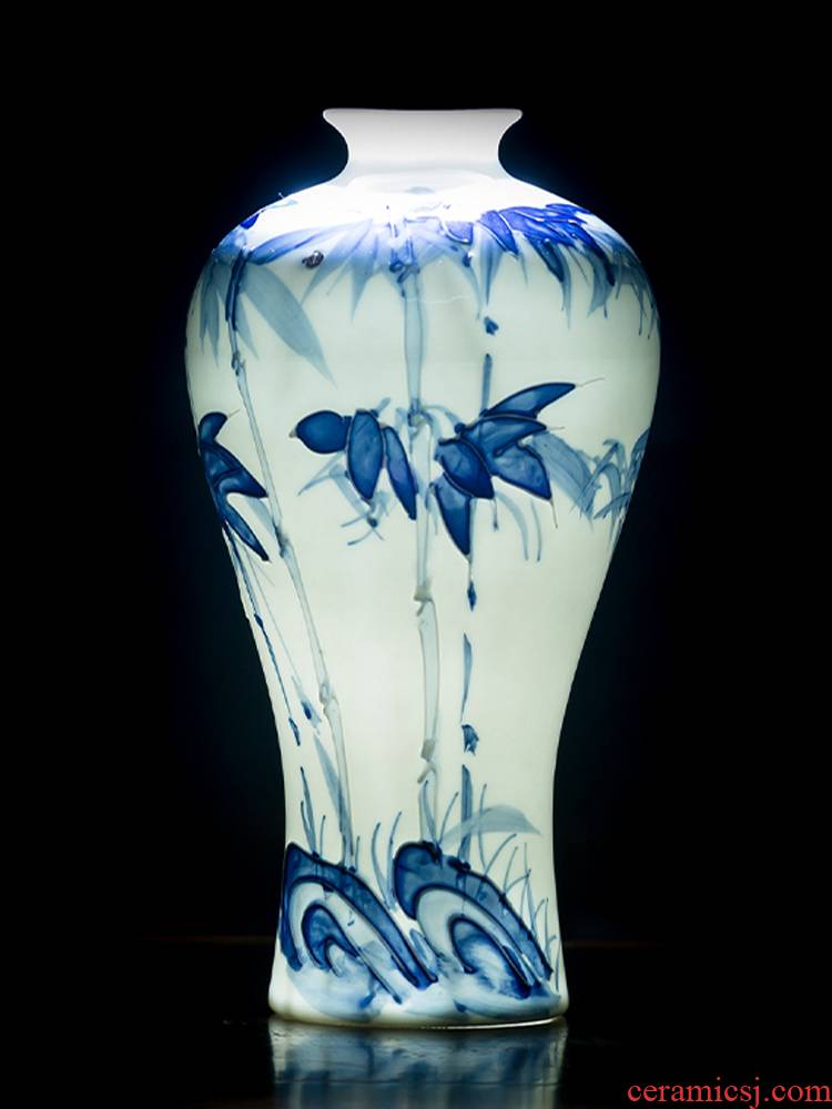 Jingdezhen ceramics thin foetus floret bottle of blue and white porcelain furnishing articles of Chinese style living room TV cabinet flower arranging home decoration