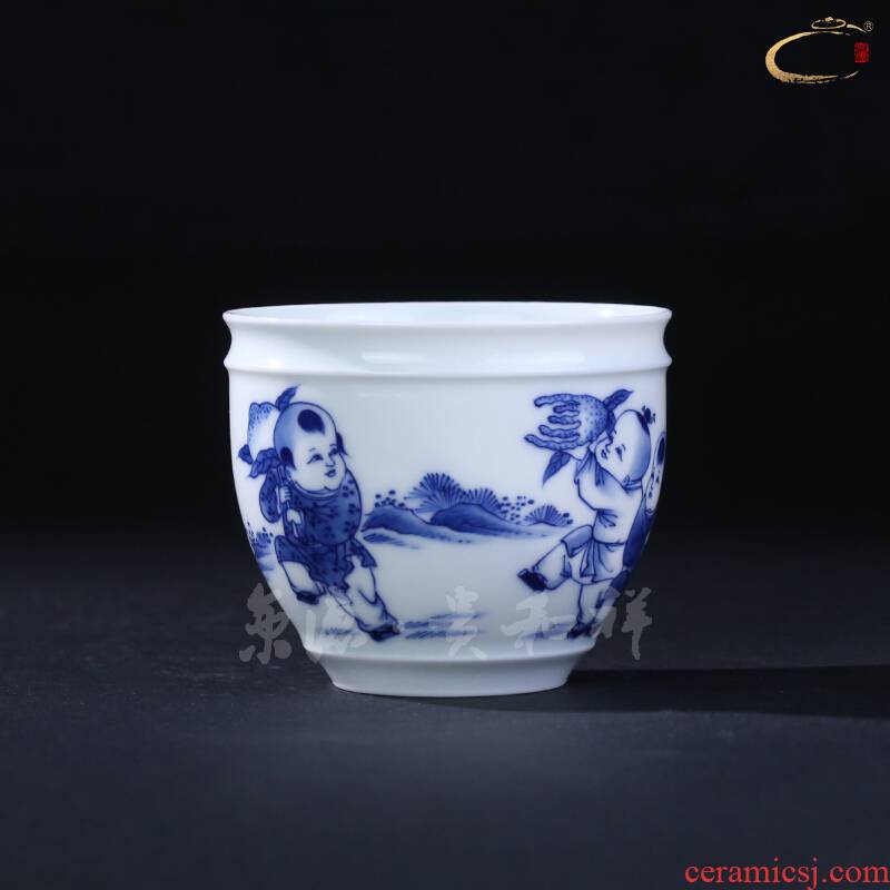 Jingdezhen blue and white three photos and auspicious hand - made kung fu tea set cup masters cup a cup of pure checking sample tea cup