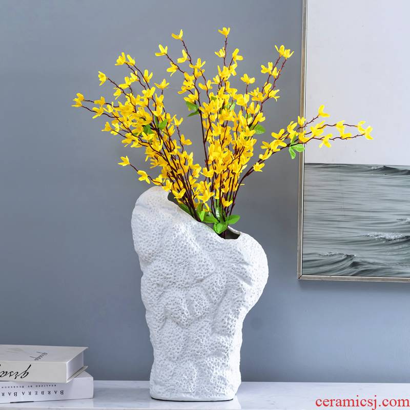 Modern minimalist ceramic vase does the table sitting room adornment flower implement sample room household soft dry flower is placed
